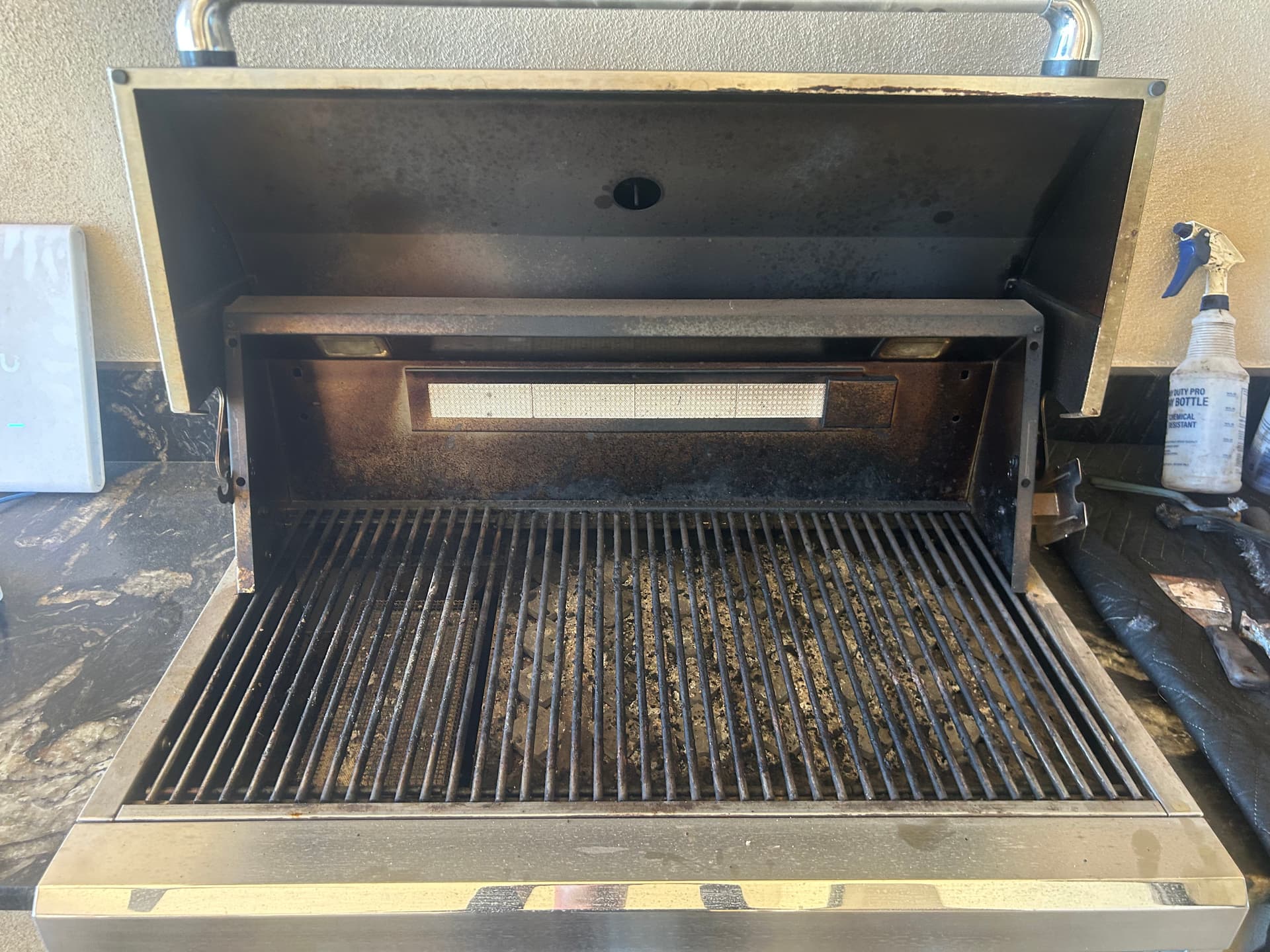 Built-In Grill Goes From Grimy to Gleaming After Deep Clean image