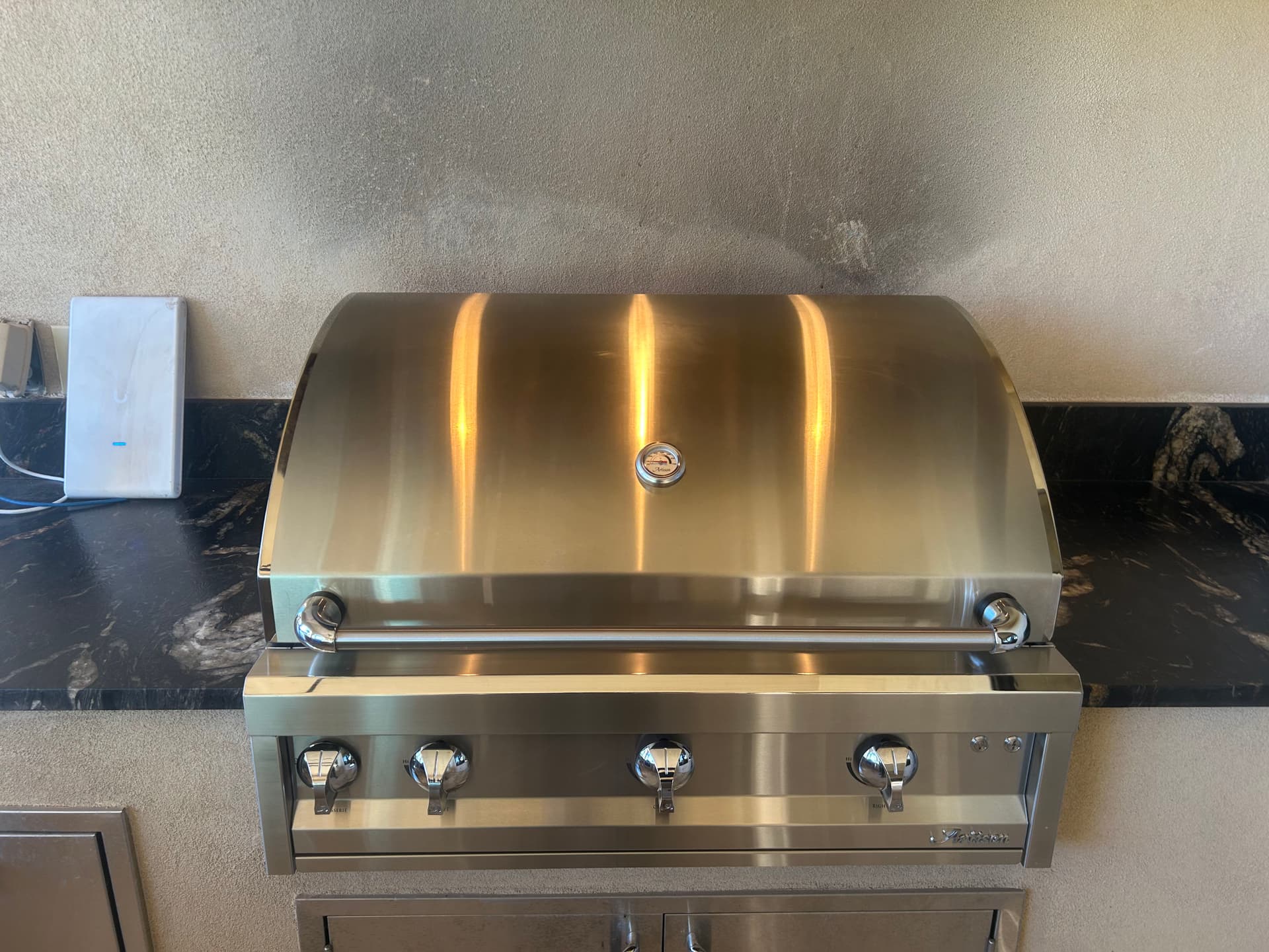 Gallery photos for Built-In Grill Goes From Grimy to Gleaming After Deep Clean: Image #2